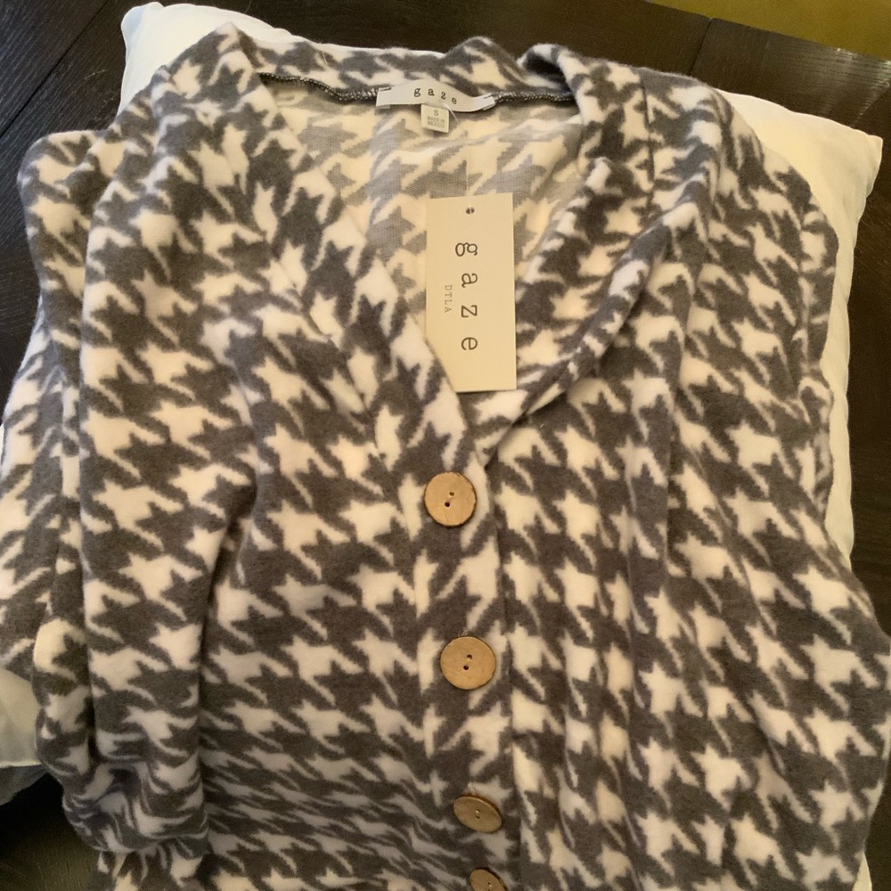 Women’s Fuzzy Houndstooth Vest with buttons